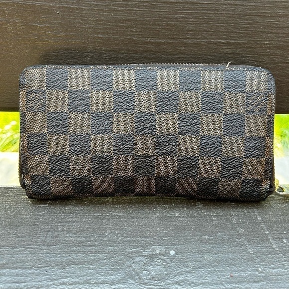 Louis Vuitton Damier ebene full zip wallet